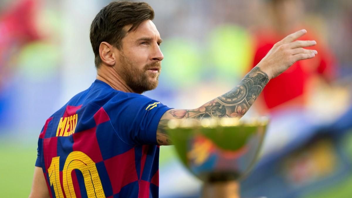 Leo Messi junto al Trofeu Joan Gamper Leo Messi junto al Trofeu Joan Gamper