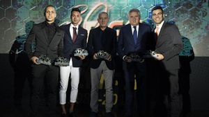 La expedición del Barça posa con sus premios La expedición del Barça posa con sus premios