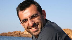 «La posidonia en la orilla no es un residuo; es un escudo que protege a la playa» «La posidonia en la orilla no es un residuo; es un escudo que protege a la playa»