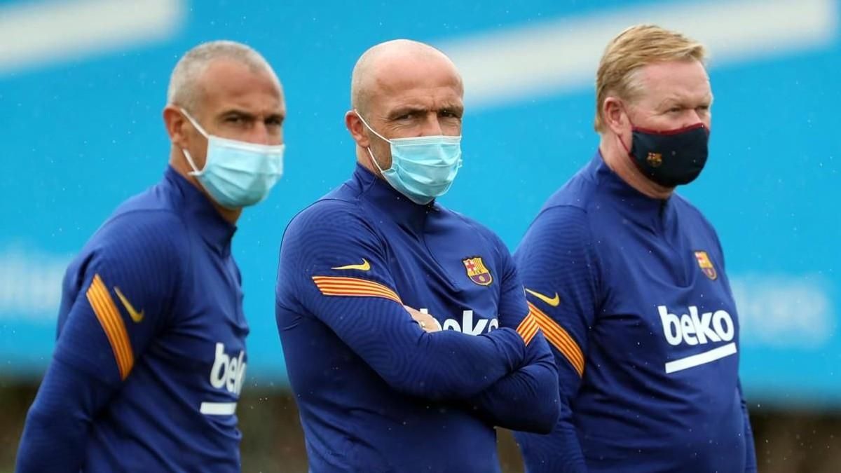 Schreuder, en el centro de la imagen, junto a Koeman y Larsson Schreuder, en el centro de la imagen, junto a Koeman y Larsson