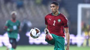 Achraf Hakimi, defendiendo la camiseta de Marruecos durante la Copa de África