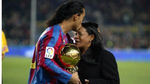 Ronaldinho celebró con Doña Miguelina el Balón de Oro 2005 Ronaldinho celebró con Doña Miguelina el Balón de Oro 2005