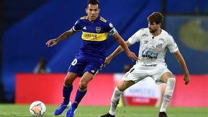 Luan Peres, defendiendo a Tevez en la Libertadores Luan Peres, defendiendo a Tevez en la Libertadores