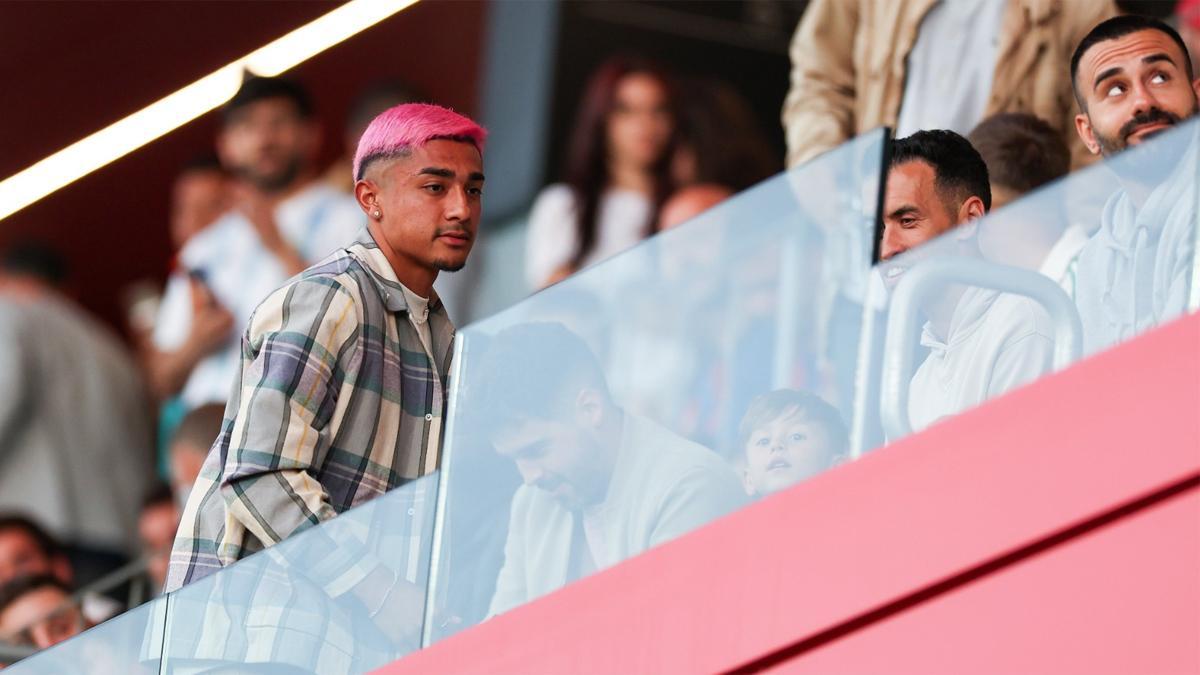 Noticias FC Barcelona |  El Barça pasa por Japón con Julián Araujo