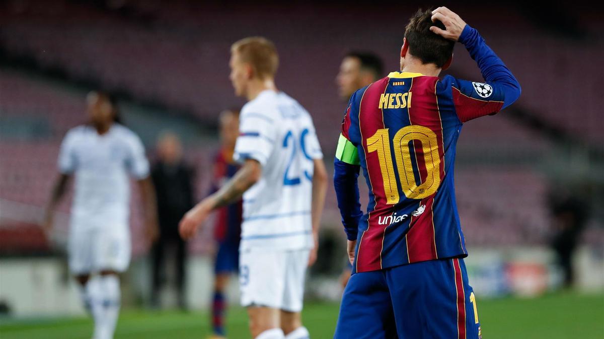 Pocos porteros pueden decirlo: Neshcheret paró un disparo de falta de Messi