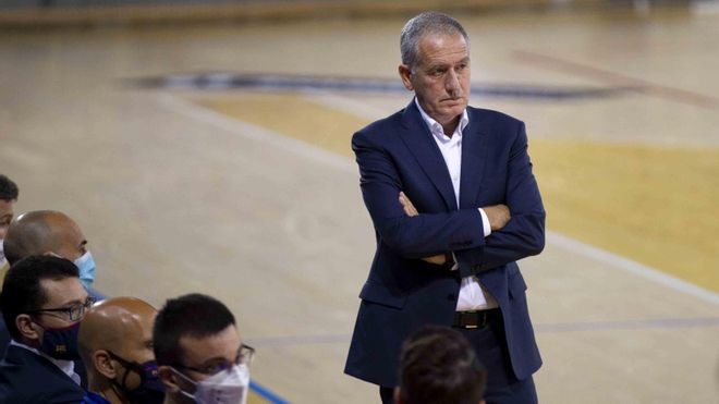 Andreu Plaza dirigió el partido con normalidad Andreu Plaza dirigió el partido con normalidad