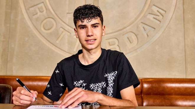 El hijo de Van Persie firma por el Feyenoord