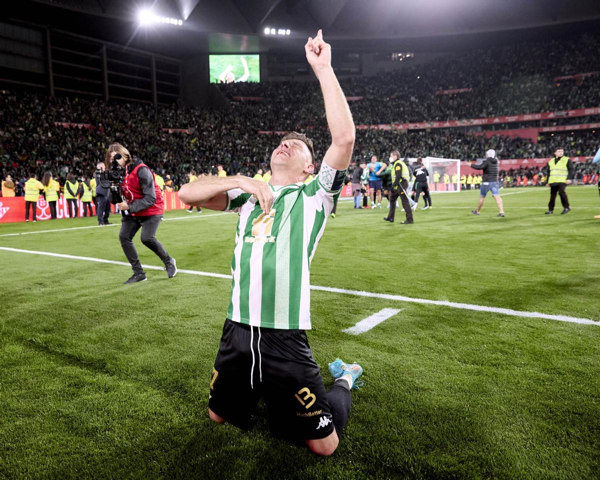 Joaquín Sánchez celebrando la victoria del Betis en la Copa