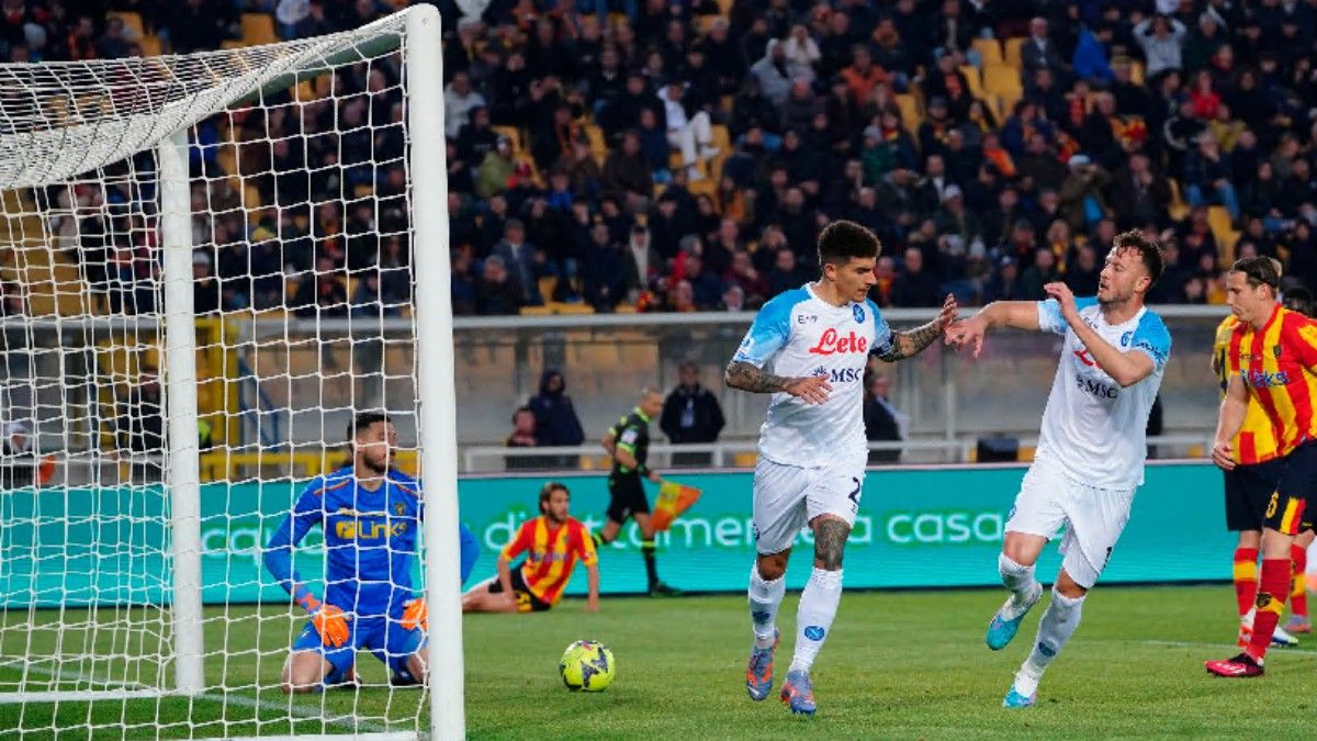 Resumen y goles del Lecce-Nápoles (1-2) restantes de la jornada 29 de Serie A