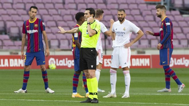 El Real Madrid se apuntó el último clásico disputado en el Camp Nou con mucha polémica arbitral El Real Madrid se apuntó el último clásico disputado en el Camp Nou con mucha polémica arbitral