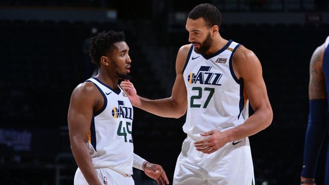 Mitchell y Gobert en un partido de los Jazz Mitchell y Gobert en un partido de los Jazz