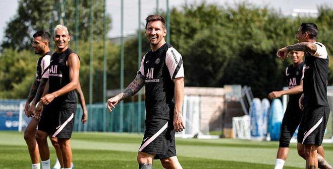 Keylor Navas y Leo Messi durante un entrenamiento del PSG