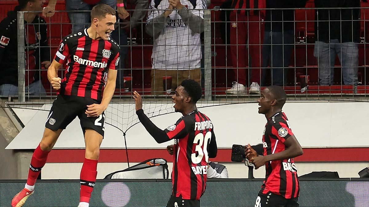 El Leverkusen celebrando un gol El Leverkusen celebrando un gol