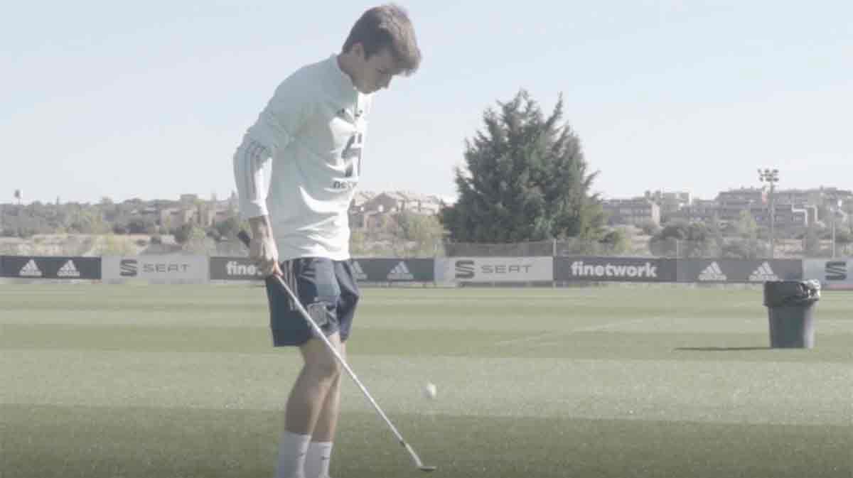 ¡Riqui Puig hace magia con cualquier pelota! El increíble reto jugando al golf