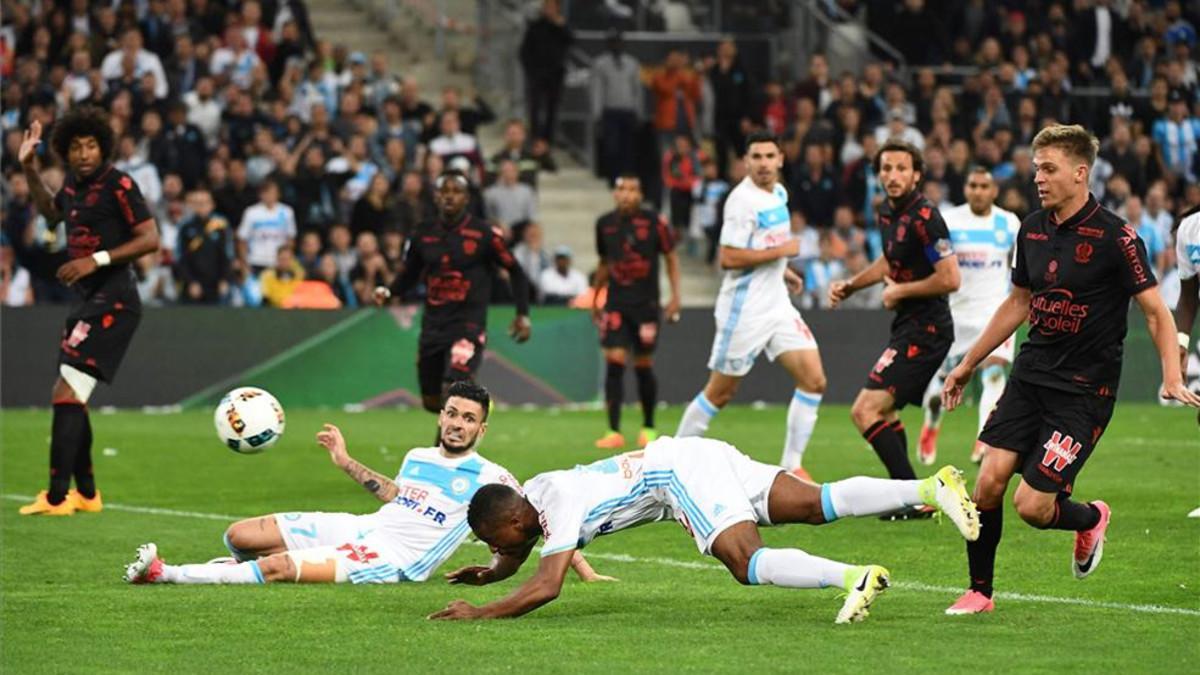 Evra cabeceó en plancha el segundo gol del Marsella