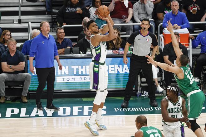 Los Bucks derrotan a los Celtics con un Antetokounmpo estelar