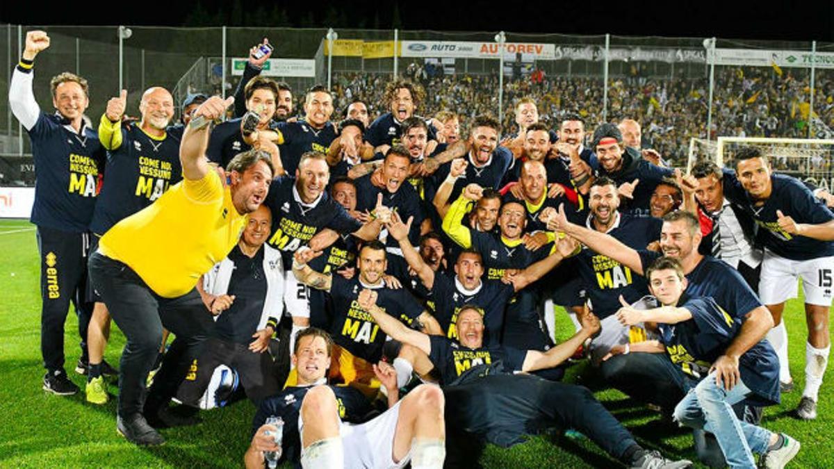 Así celebró la afición del Parma el regreso a la Serie A