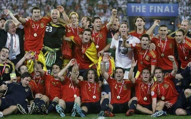 España inició su periplo triunfal con la Eurocopa de 2008 celebrada en Austria y Suiza España inició su periplo triunfal con la Eurocopa de 2008 celebrada en Austria y Suiza