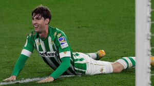 Juan Miranda, importante en la pizarra de Manuel Pellegrini Juan Miranda, importante en la pizarra de Manuel Pellegrini