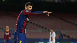 Gerard Piqué dando órdenes durante el partido europeo frente al PSG Gerard Piqué dando órdenes durante el partido europeo frente al PSG