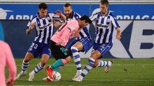 Imágenes del partido entre el Alavés y el FC Barcelona correspondiente a la jornada de LaLiga, disputado en el estadio Mendizorrotza de Vitoria. Imágenes del partido entre el Alavés y el FC Barcelona correspondiente a la jornada de LaLiga, disputado en el estadio Mendizorrotza de Vitoria.
