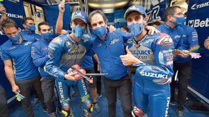 El equipo del Team Suzuki Ecstar con Rins, Brivio y Mir a la cabeza