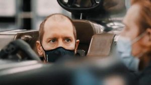 Vettel sorprende con su curioso cambio de look Vettel sorprende con su curioso cambio de look