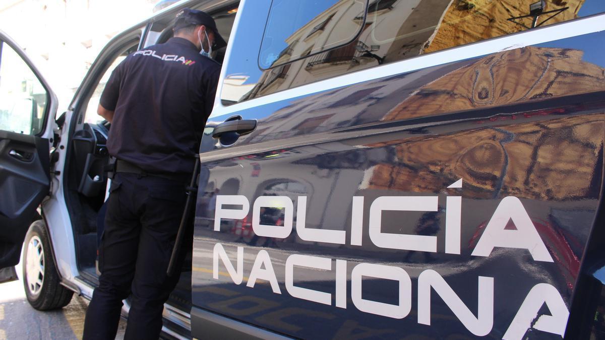Imagen de un coche patrulla de la Policía Nacional.