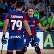 Pau Bargalló y Joao Rodrigues celebran un gol del Barça al Reus Deportiu