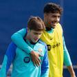 Chadi Riad junto a Pablo Torre, en un entrenamiento con el primer equipo del FC Barcelona