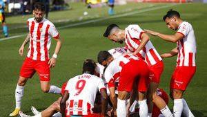 Los jugadores del Almería celebran uno de los goles ante el Sabadell. Los jugadores del Almería celebran uno de los goles ante el Sabadell.