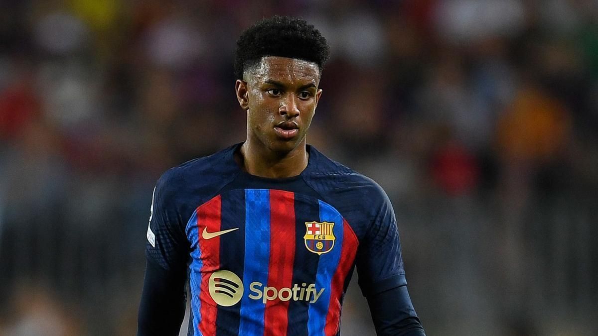 أليكس بالدي يعود إلى التدريبات البرشلونية بعد الإصابة ويقترب من تجديد عقده حتى عام 2027