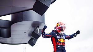 Verstappen celebra su último éxito en el Circuit de Barcelona, escenario de su primera victoria con Red Bull en 2016
