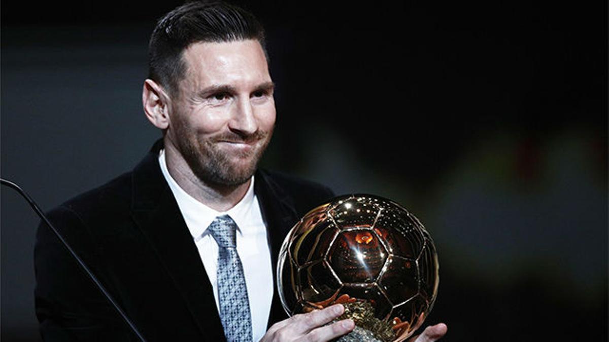Messi recogió, visiblemente emocionado, su sexto Balón de Oro