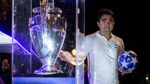 El exfutbolista Deco, en Barcelona como embajador de la UEFA Champions League Trophy Tour El exfutbolista Deco, en Barcelona como embajador de la UEFA Champions League Trophy Tour
