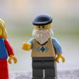 Una pareja de jubilados, representada en dos piezas de LEGO