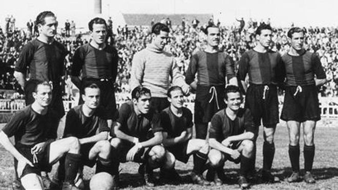 Benito debutó oficialmente como azulgrana el 19 de mayo de 1940 en Les Corts, ante el Atlético de Palma, en Copa. Es el segundo de pie por la derecha Benito debutó oficialmente como azulgrana el 19 de mayo de 1940 en Les Corts, ante el Atlético de Palma, en Copa. Es el segundo de pie por la derecha
