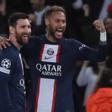 Leo Messi y Neymar celebran uno de los goles del PSG al Maccabi Haifa