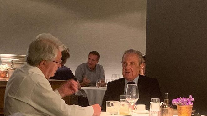 Enrique Cerezo y Florentino Pérez fueron cazados comiendo juntos Enrique Cerezo y Florentino Pérez fueron cazados comiendo juntos