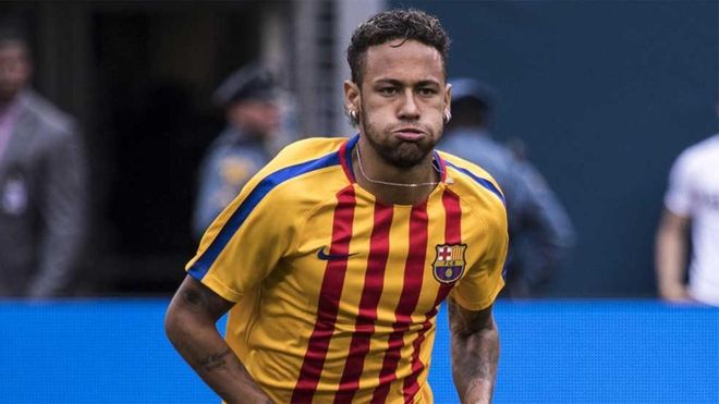 Neymar, durante el calentamiento Neymar, durante el calentamiento