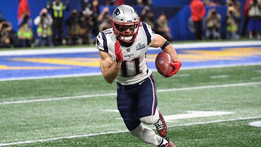 Julian Edelman Autographed 16x20 Photo New England Patriots Super Bowl LIII  Beckett BAS Stock #147921 - Mill Creek Sports