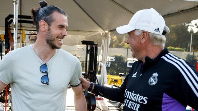 Así ha sido el reencuentro de Bale con Ancelotti y la plantilla del Madrid