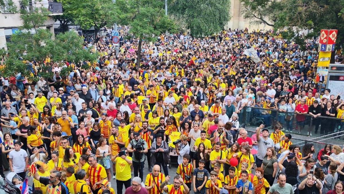 La Plaça Orfila se vistió de cuatribarrada La Plaça Orfila se vistió de cuatribarrada