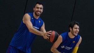 Oriola, junto a Álex Abrines Oriola, junto a Álex Abrines