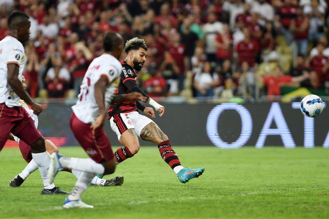 Flamengo y Palmeiras avanzan goleando a sus rivales
