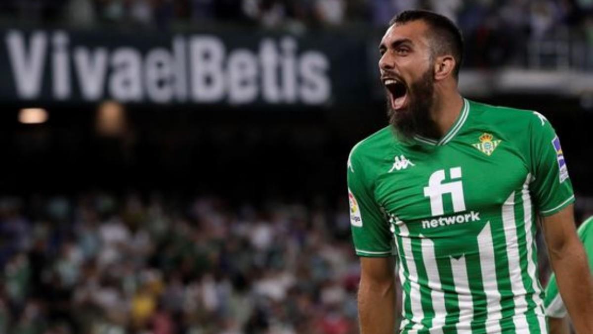 Borja Iglesias hizo enloquecer al Benito Villamarín con el gol del pase a la final de Copa | EFE / Julio Muñoz