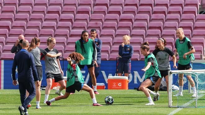 El Barça Femenino entrena en el Camp Nou en la previa de la Champions ante la Roma