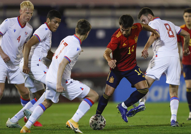 La UEFA designa a doce árbitros para la Eurocopa sub-21 La UEFA designa a doce árbitros para la Eurocopa sub-21