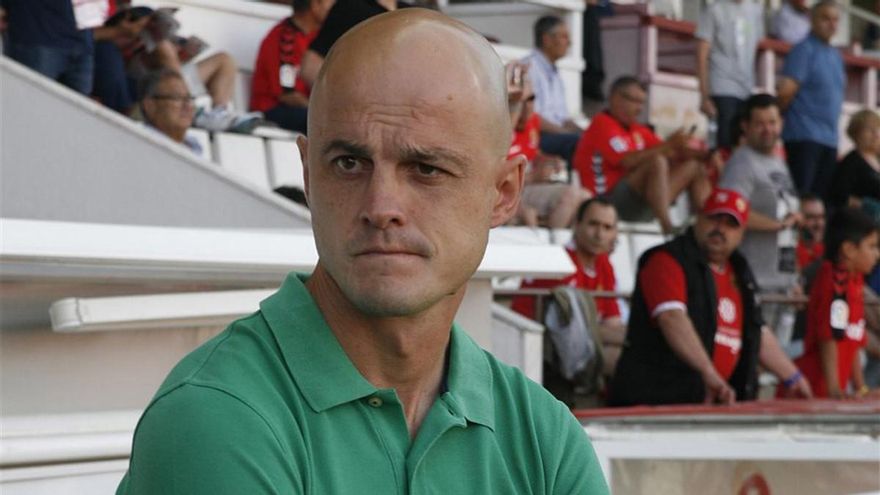 Nano Rivas no seguirá como entrenador del Nàstic segundadivision