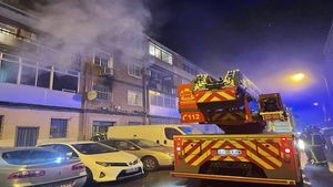 Un fallecido y 21 heridos en un incendio en Alcalá de Henares Un fallecido y 21 heridos en un incendio en Alcalá de Henares
